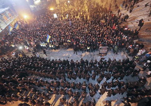Ukrainian riot police block pro-European Union activists