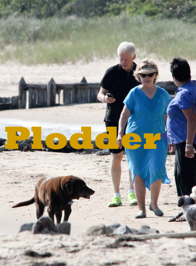 Exclusive - The Clintons Enjoy A Leisurely Morning On The Beach
