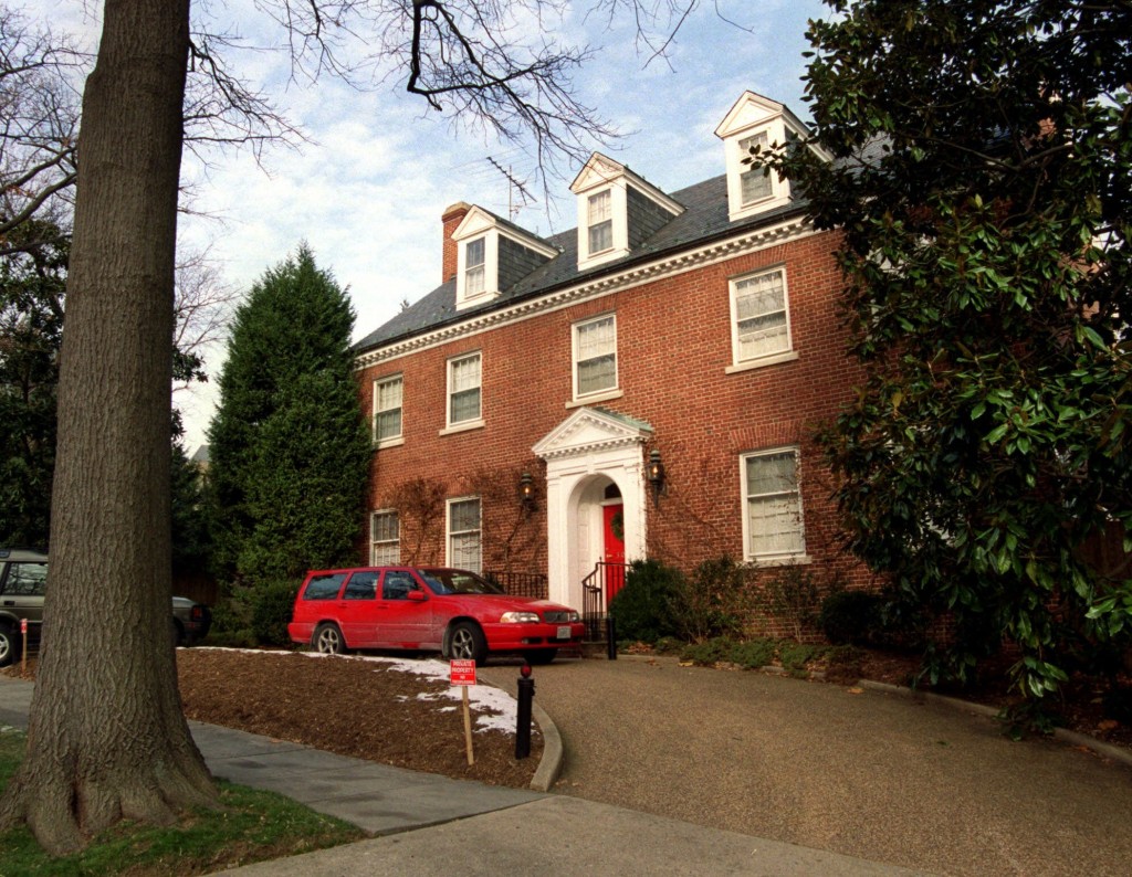 AP / Clinton mansion in DC