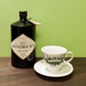 Hendrick's_Gin_1l_with_cup