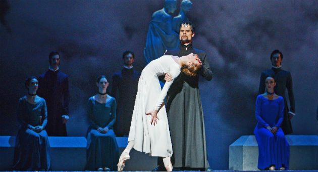 Hannah Fischer and Piotr Stanczyk with Artists of the Ballet in The Winter’s Tale