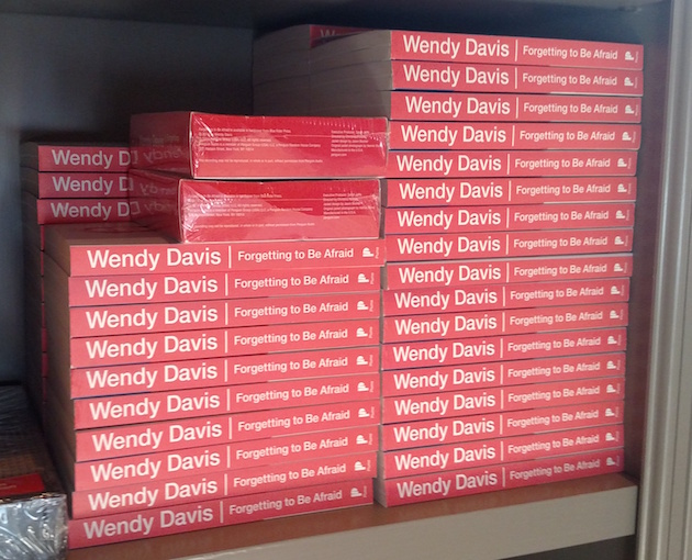 Wendy Davis selling her own books / Brent Scher