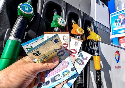 A man holds in his hand Euro banknotes at a petrol station on September 25, 2018 in Lille, north of France. - Brent oil rebounded close to a four-year peak above 82 dollars per barrel, on worries over stretched global supplies due to US sanctions on Iran. (Photo by Philippe HUGUEN / AFP) (Photo credit should read PHILIPPE HUGUEN/AFP/Getty Images)